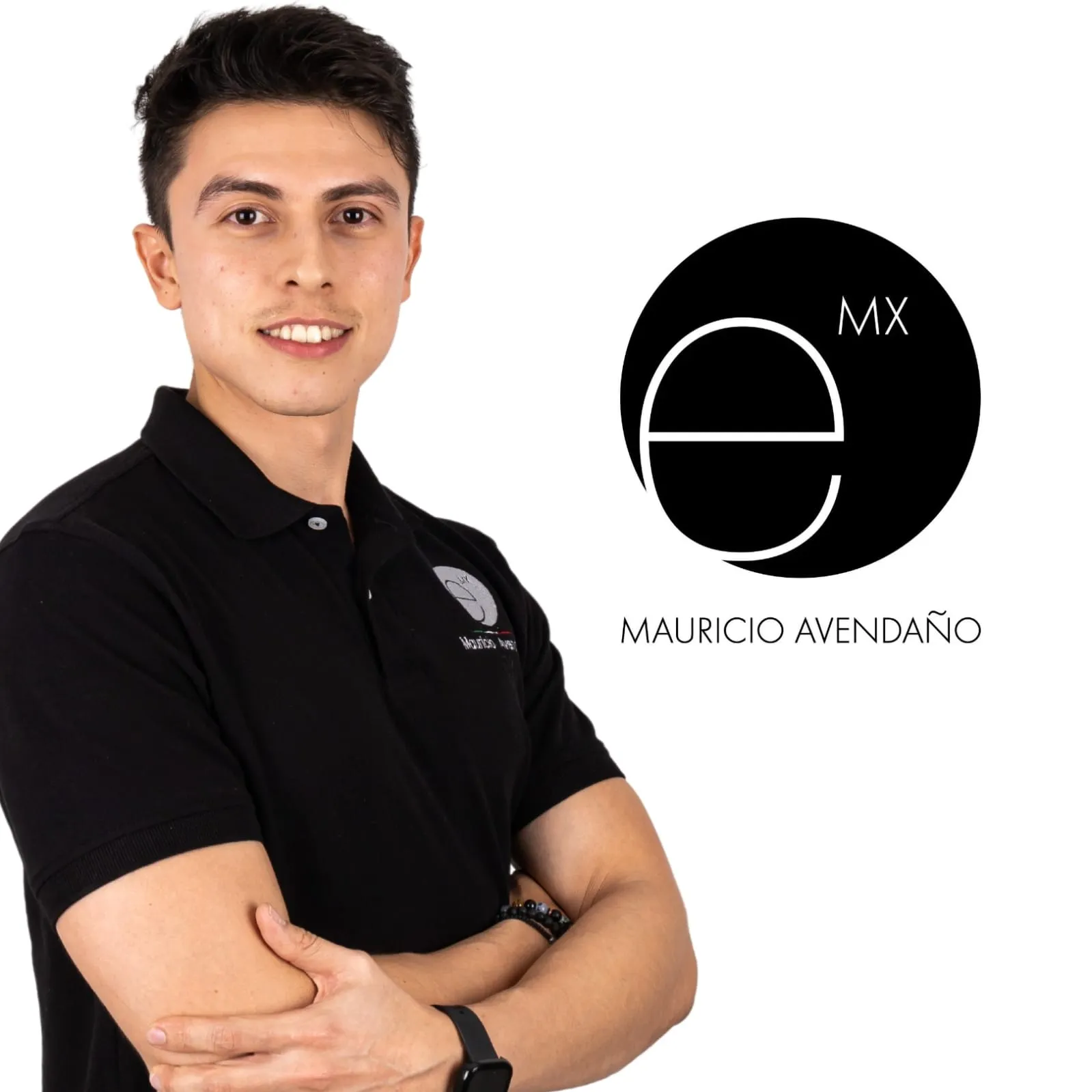 Mauricio Avendaño trabajando